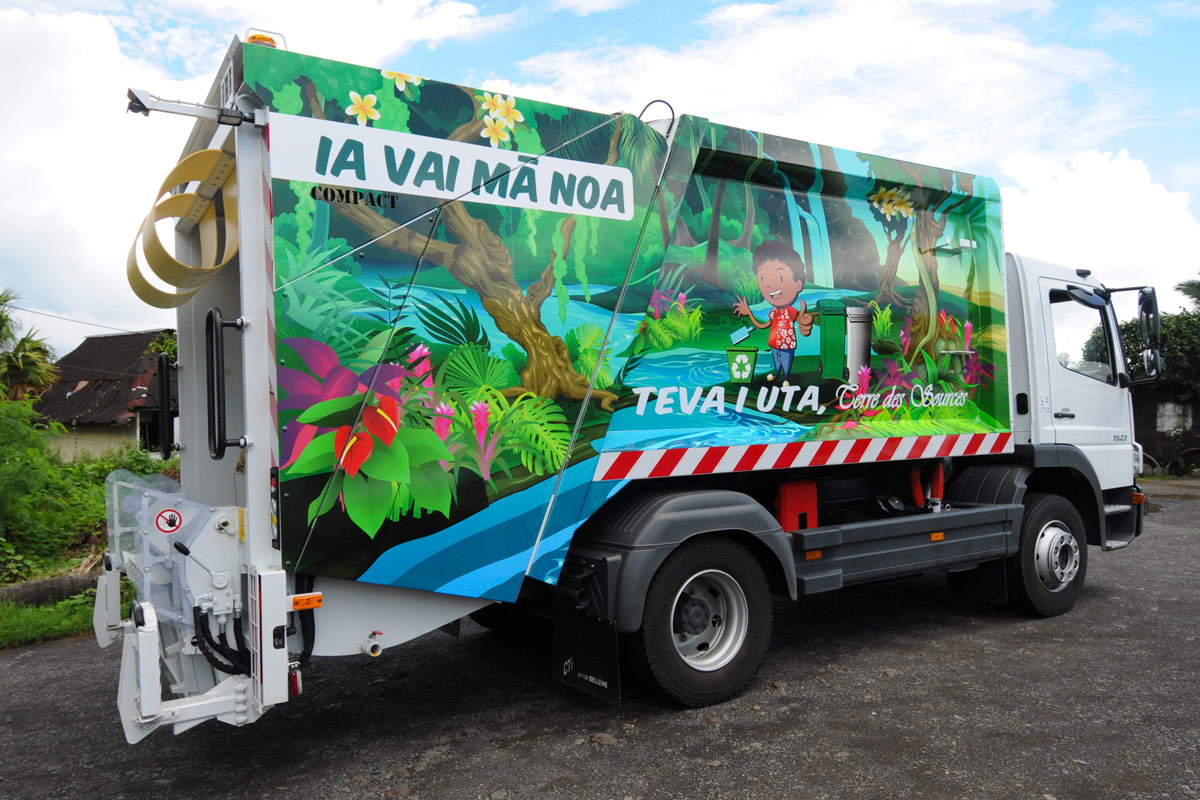 Covering d'un camion de la commune de Teva i Uta